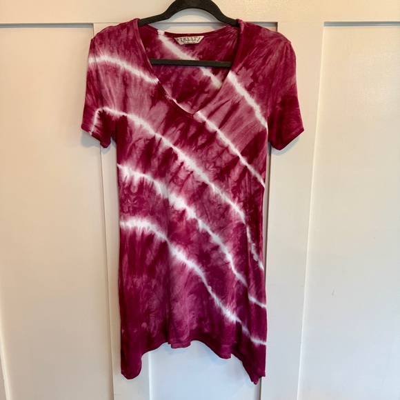 Tryst Tie-Dye V-Neck Top - Magenta and White - Picture 1 of 4